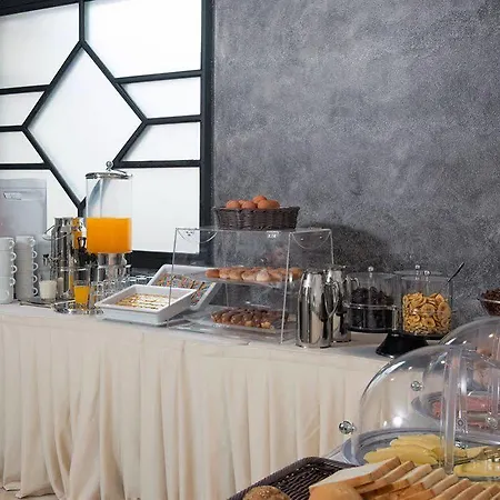 Indigo Hotel 4*